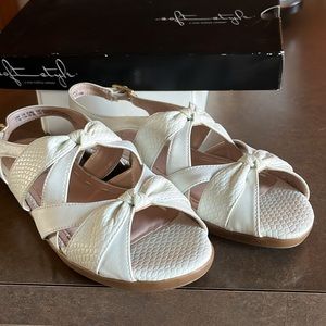 Women’s White Sandals 7.5 m